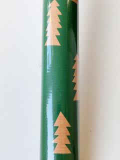 Упаковочная бумага большой рулон елки на зеленом