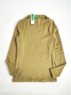 Пушистый свитер с разрезом - лодочкой С беж United colors of Benetton