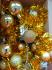  LED гирлянда/еловая веточка на 60 лампочек украшена елочными шариками золото